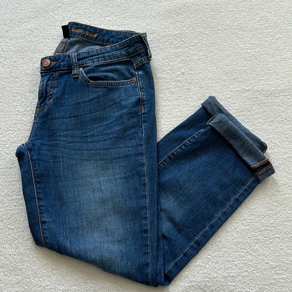 Gap Premium Skinny Ankle cropped style jeans Women’s Size 8